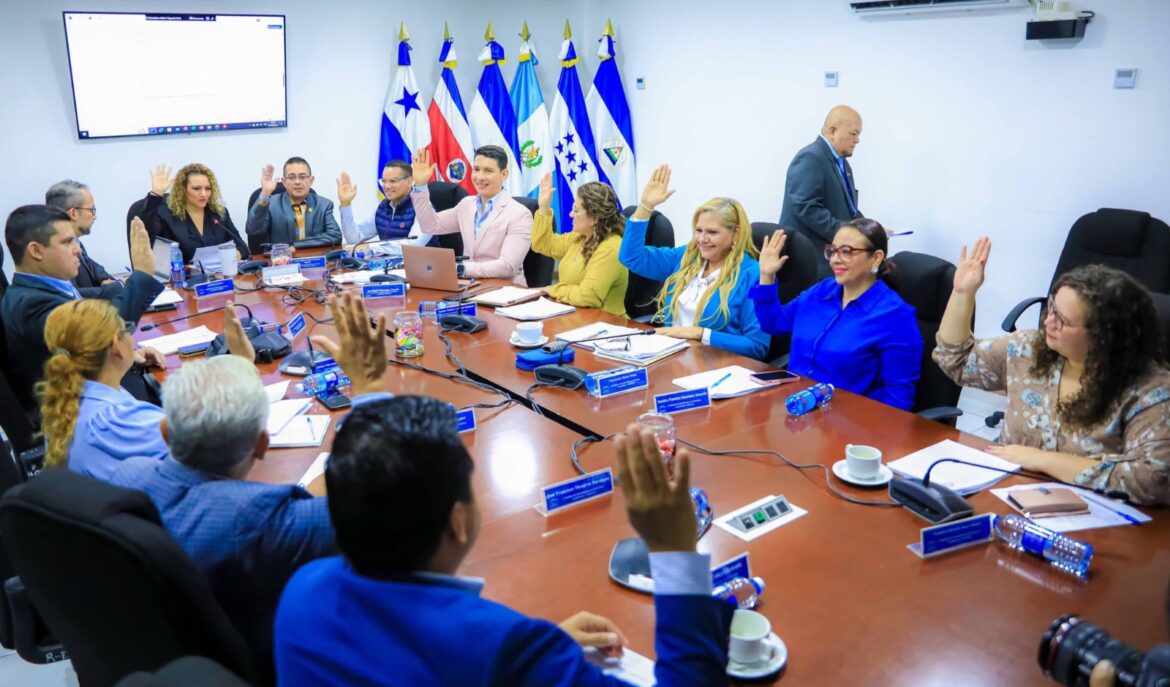Emiten Dictámenes: Apoyo de Seguridad al Gobierno de Haití, transporte aéreo Uruguay-El Salvador y Acuerdo Mutuo para el Reconocimiento y Validez de Títulos, Diplomas, Certificados y Grados de Educación Superior con China