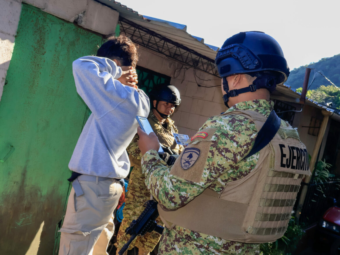 Tres capturas en el primer día del cerco de seguridad en la colonia 10 de octubre