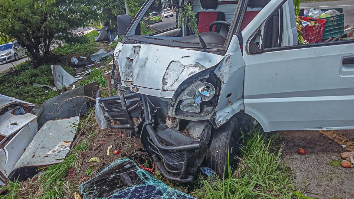 Fuerte accidente vial en autopista a Comalapa