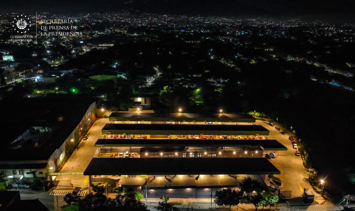 Primera Central de Abastos en San Salvador abre sus puertas a los salvadoreños