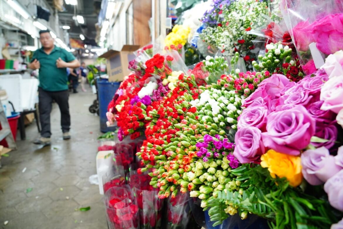 Mercados de San Salvador Centro con horarios extendidos en el marco del Día de los Difuntos