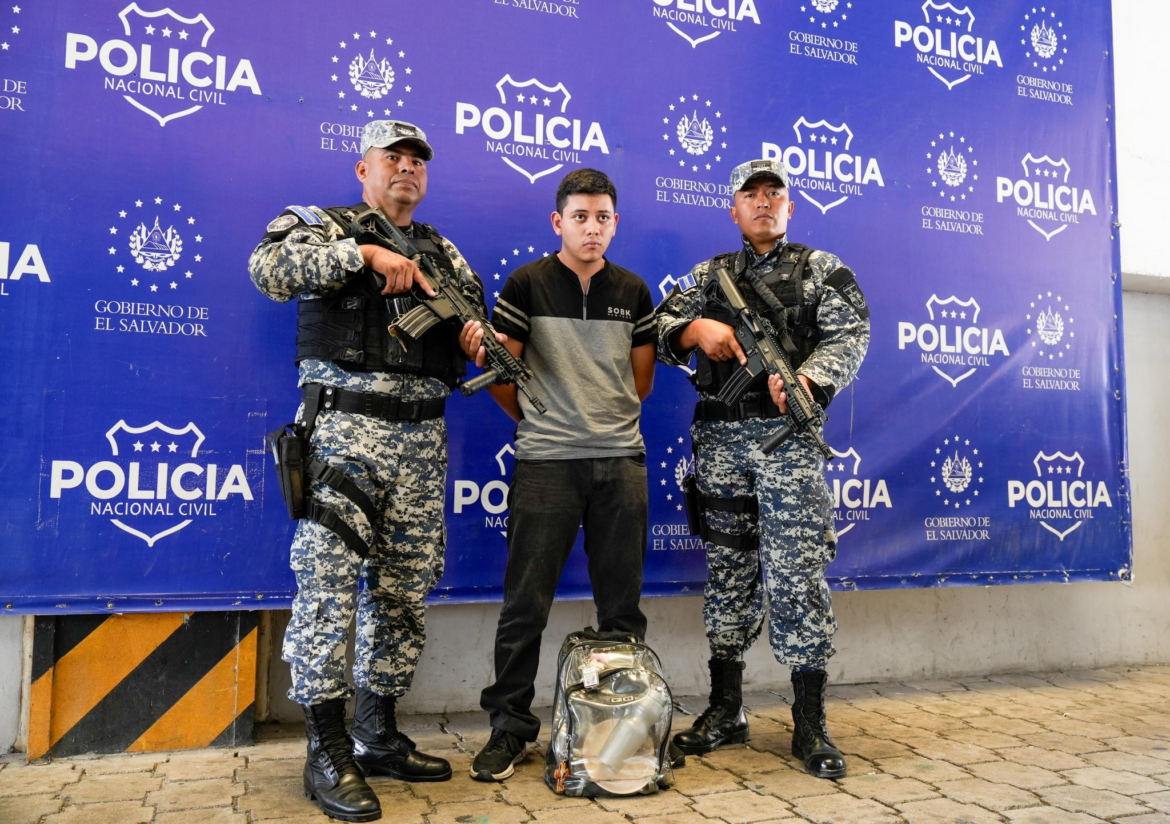 La PNC arrestó al joven que hirió a dos estudiantes con arma blanca en la UES