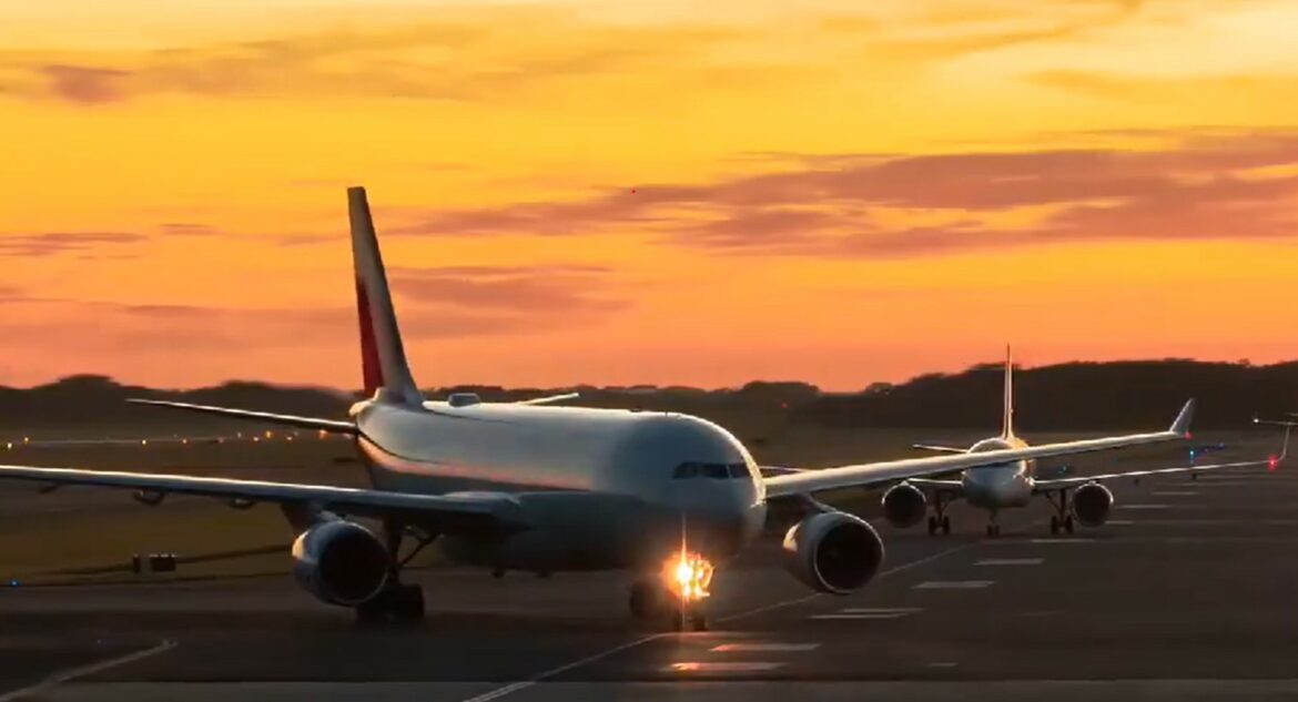Ratifican el Convenio sobre Transporte Aéreo entre la República de El Salvador y la República Oriental del Uruguay