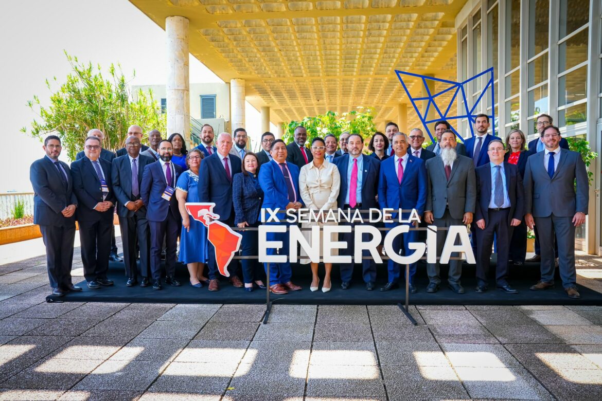 Director de la DGEHM destacó ante otros países que El Salvador es un referente en la región «en energías renovables»