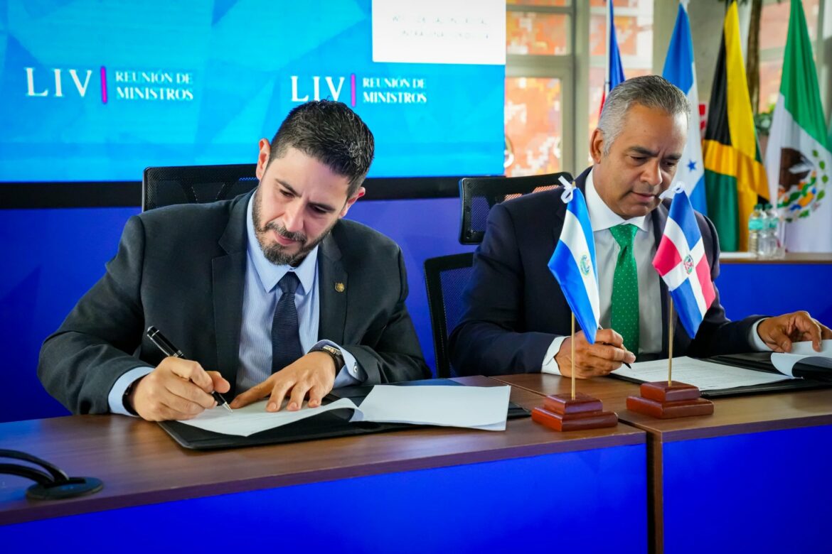 CEL firma acuerdo de cooperación con el Ministerio de Energía y Minas de República Dominicana
