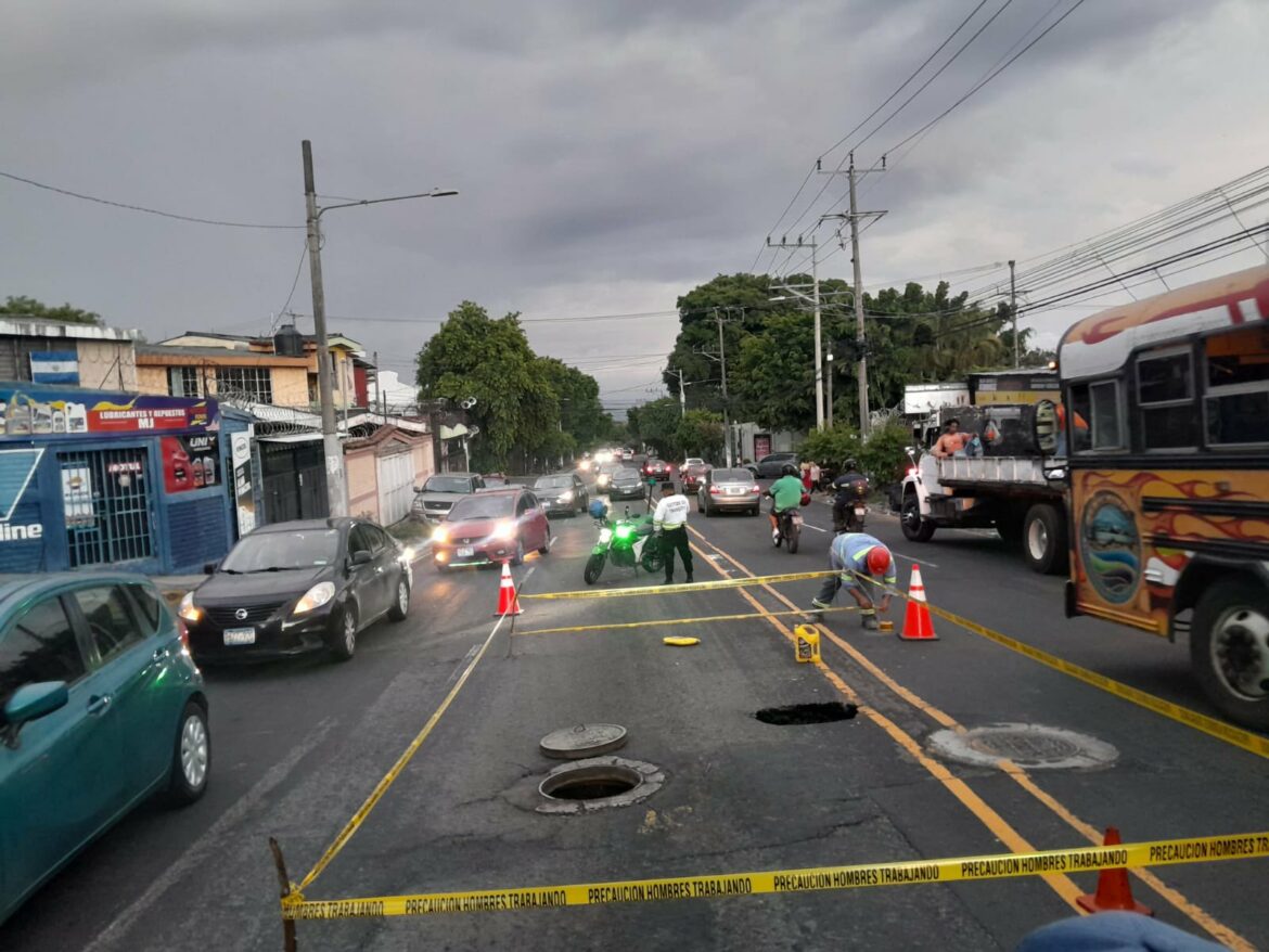 Se forma nueva cárcava en la calle a San Antonio Abad, San Salvador