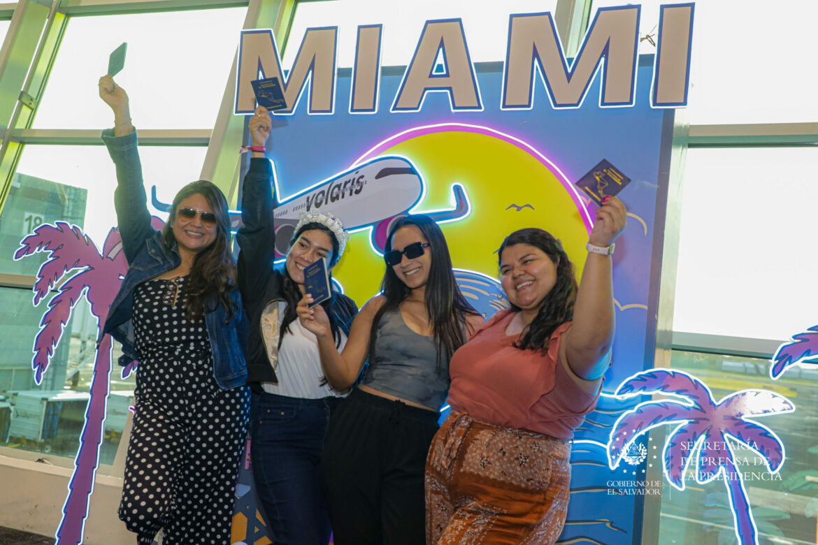 Inauguración de ruta directa de Volaris San Salvador-Miami