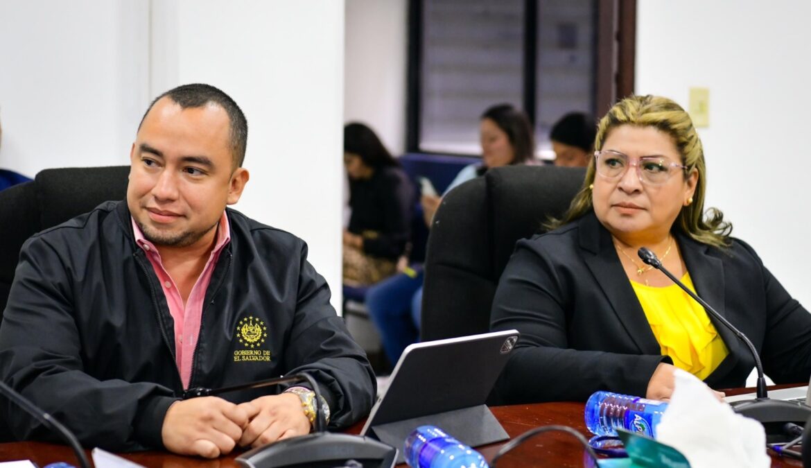Ministro de Agricultura explica a diputados de Hacienda como se invertirán los fondos asignados en el Presupuesto 2025