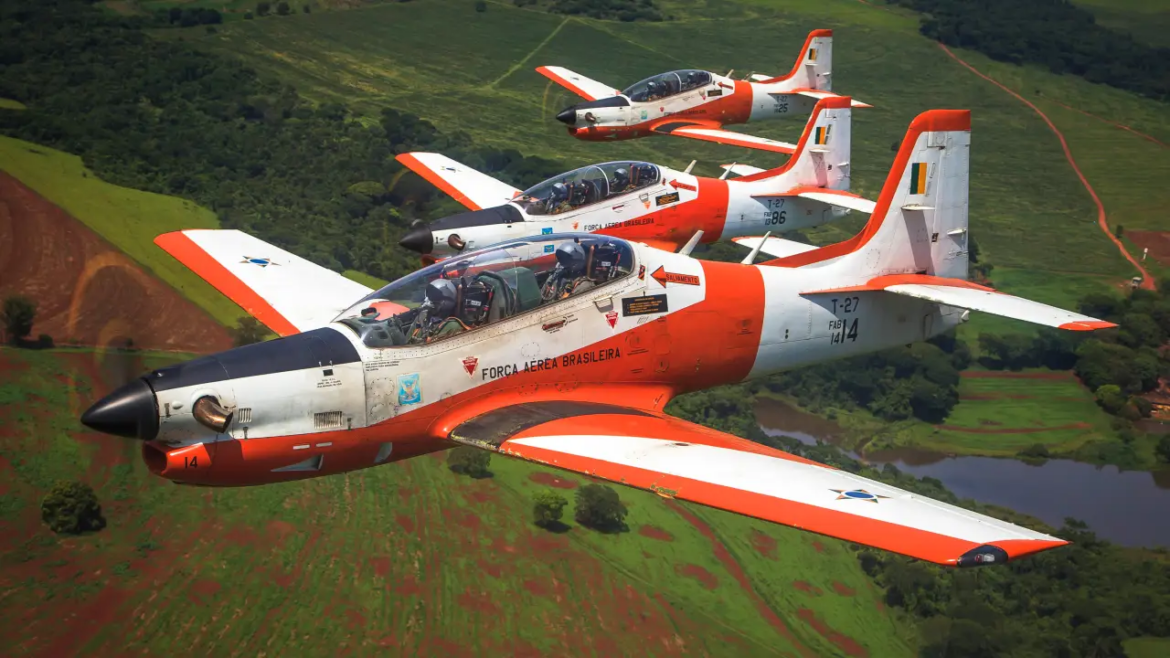 Dos aviones de la Fuerza Aérea de Brasil colisionan en pleno vuelo