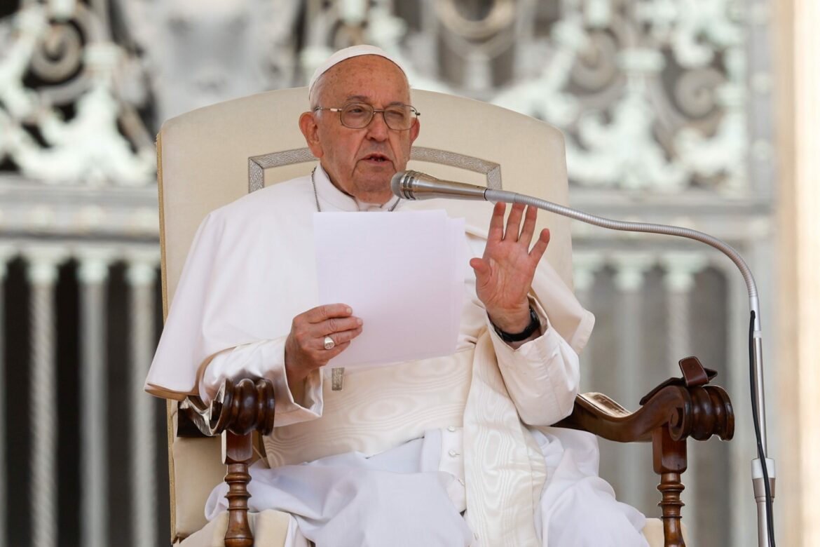 El papa Francisco pide orar por los españoles afectados por las inundaciones