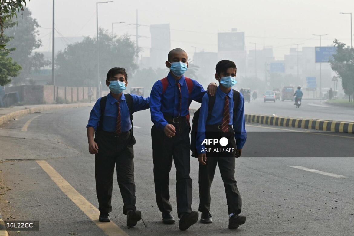 La ciudad pakistaní de Lahore cierra sus escuelas primarias por una semana por la contaminación