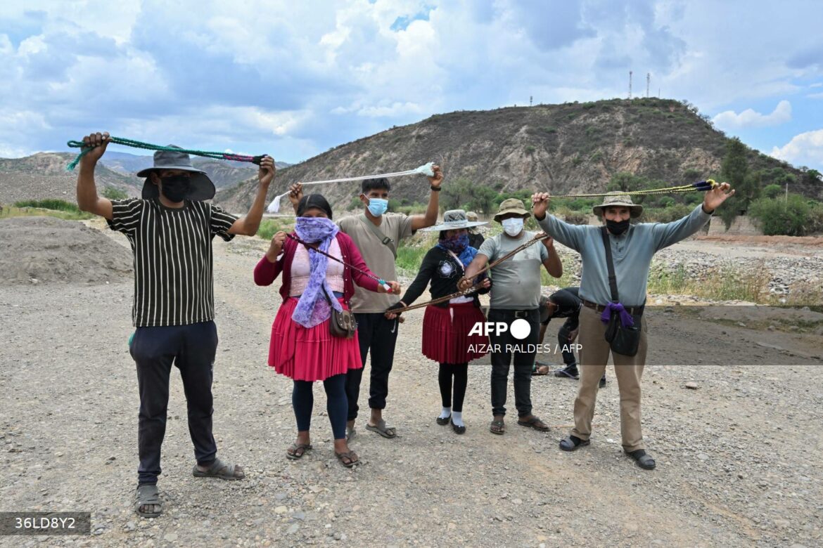 Campesinos afines a Evo Morales anuncian tregua en bloqueos de carreteras en Bolivia