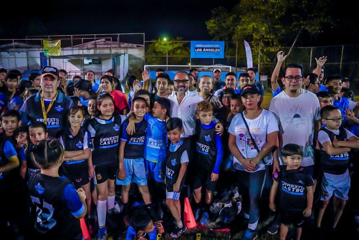 Ernesto Castro inaugura nueva escuela de fútbol en la urbanización Los Ángeles, de Soyapango