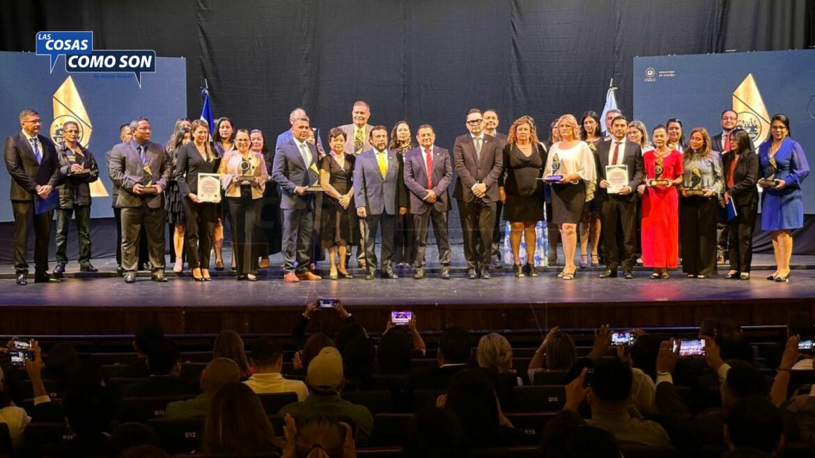 Más de 30 empresas recibieron el Premio Nacional al Trabajo Decente por parte del ministro Rolando Castro