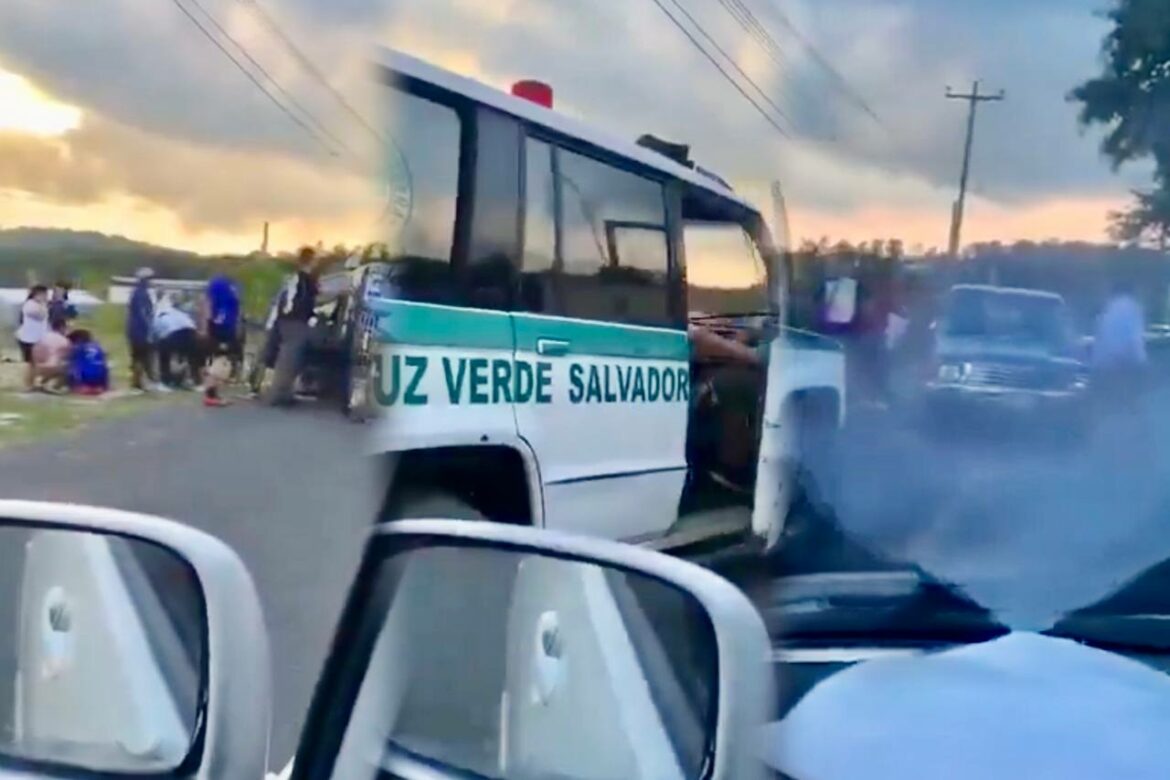 Jugadoras de equipo de fútbol femenino lesionadas tras accidente vehicular