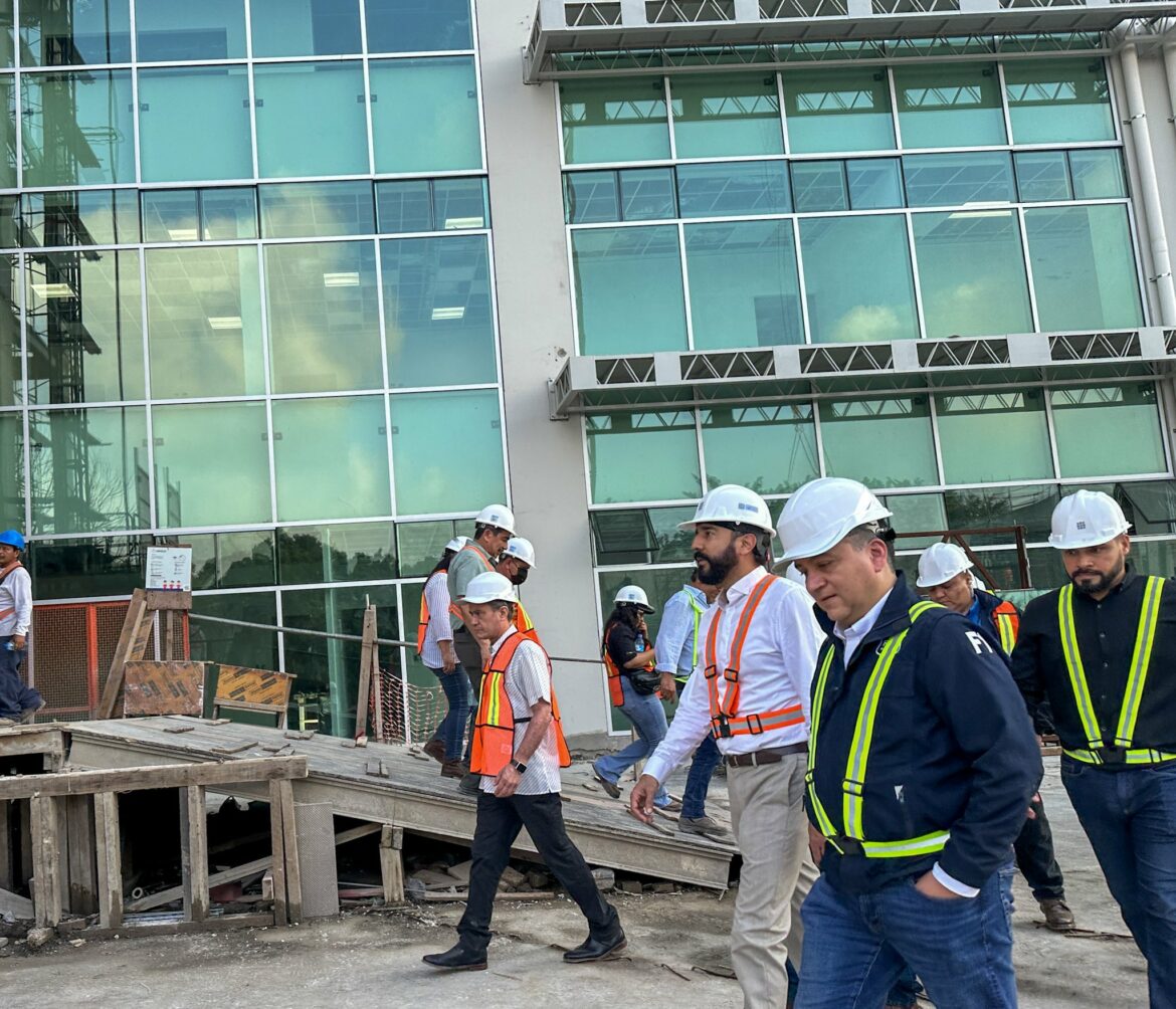 Fiscal General y Director Ejecutivo del OPAMSS verifican construcción de nuevas instalaciones de la FGR