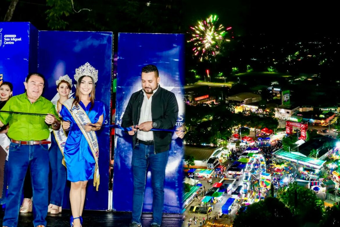Alcalde de San Miguel inaugura el campo de la feria en el Centro de Gobierno Municipal como parte de las festividades patronales