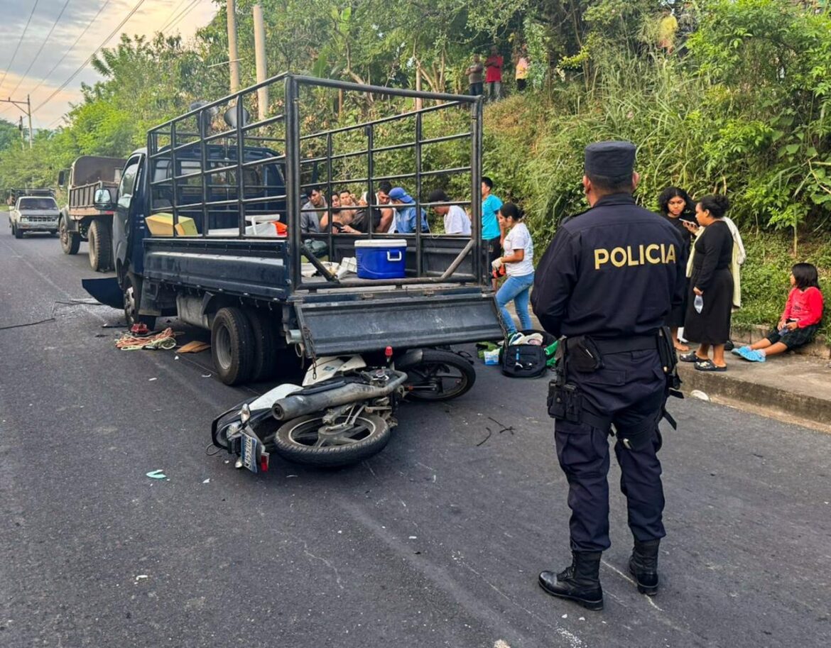 Una mujer y 5 menores heridos tras accidente vial en calle que conduce a San Pablo Tacachico