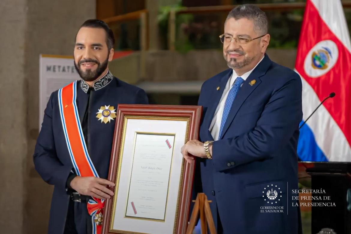 Bukele fue condecorado con la máxima distinción que otorga Costa Rica por rescatar a El Salvador de las pandillas: «se debe ser muy terco para no admitir esa proeza histórica»