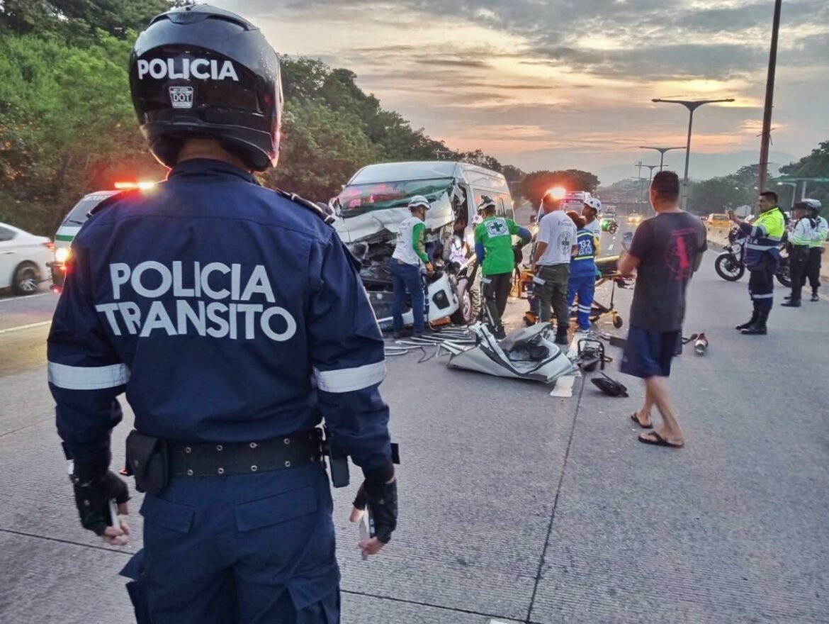 Siniestro vial en el bulevar Monseñor Romero deja como resultado a una persona lesionada