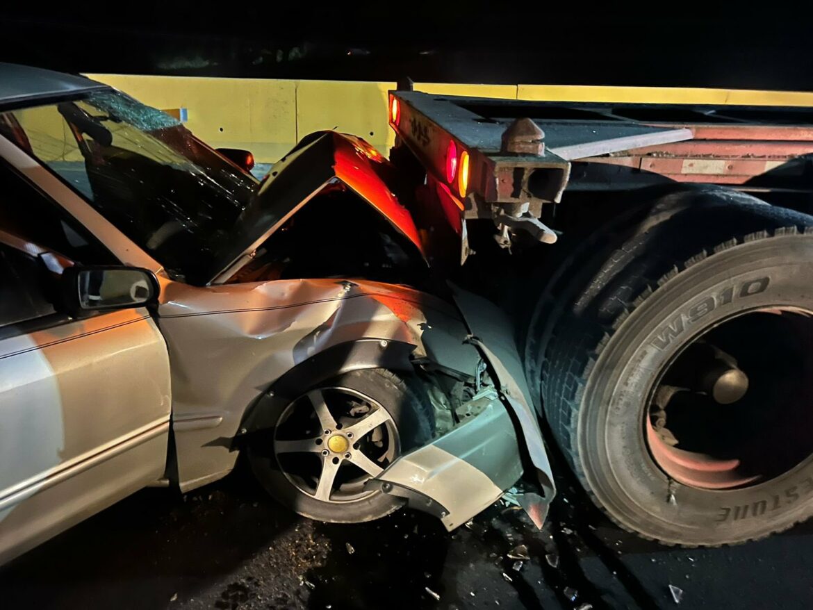 Conductor de un vehículo fallece luego de impactar contra un cabezal