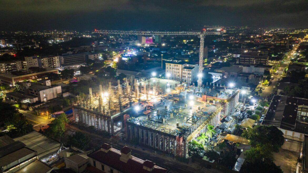 Nueva torre-grúa para agilizar la construcción del nuevo Hospital Rosales