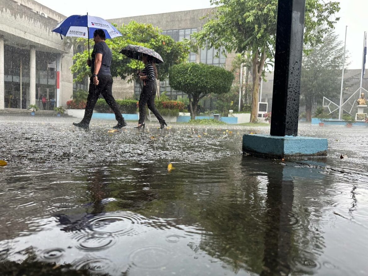Protección Civil emite advertencia ante fuertes lluvias por la influencia de la Tormenta Tropical Sara