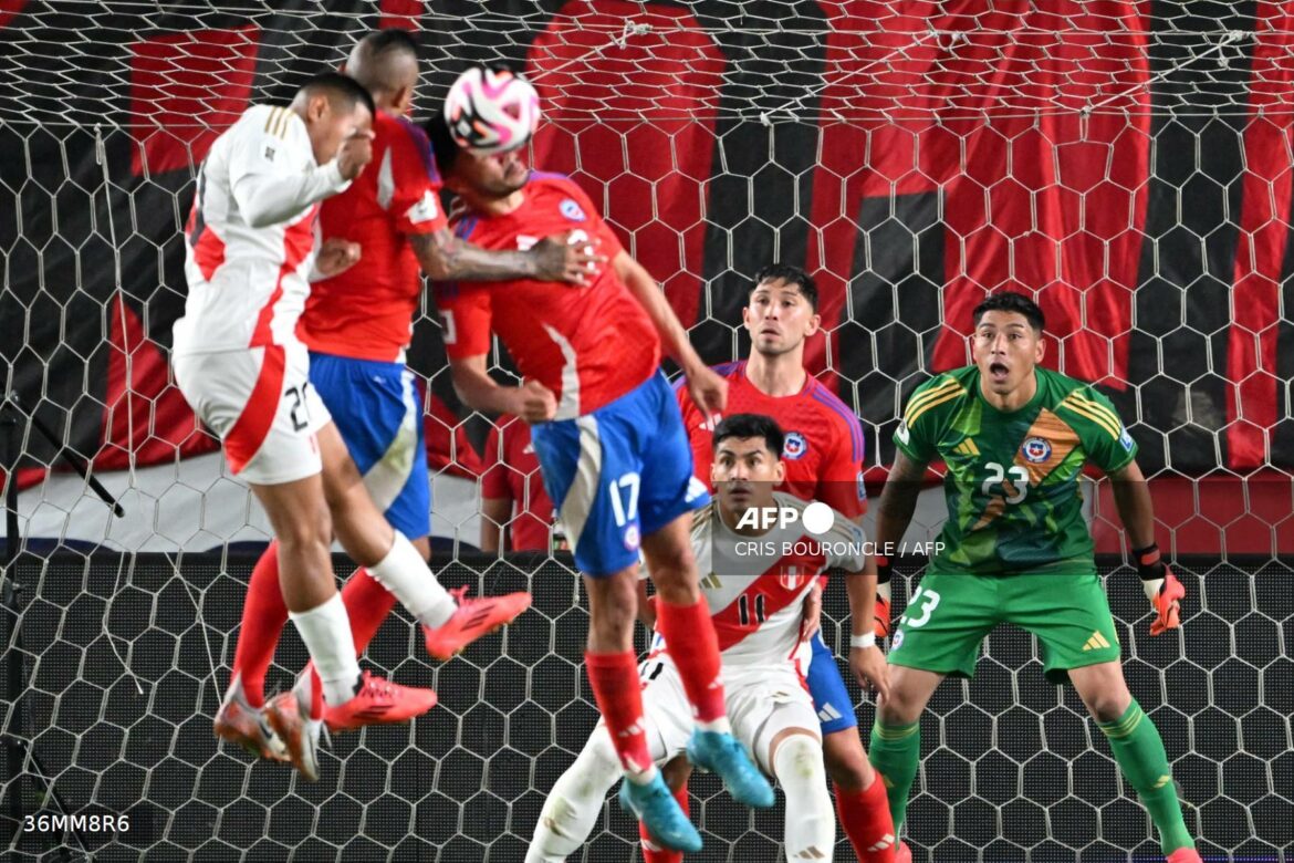 Perú casi sin margen de clasificar al Mundial 2026 tras empate con Chile