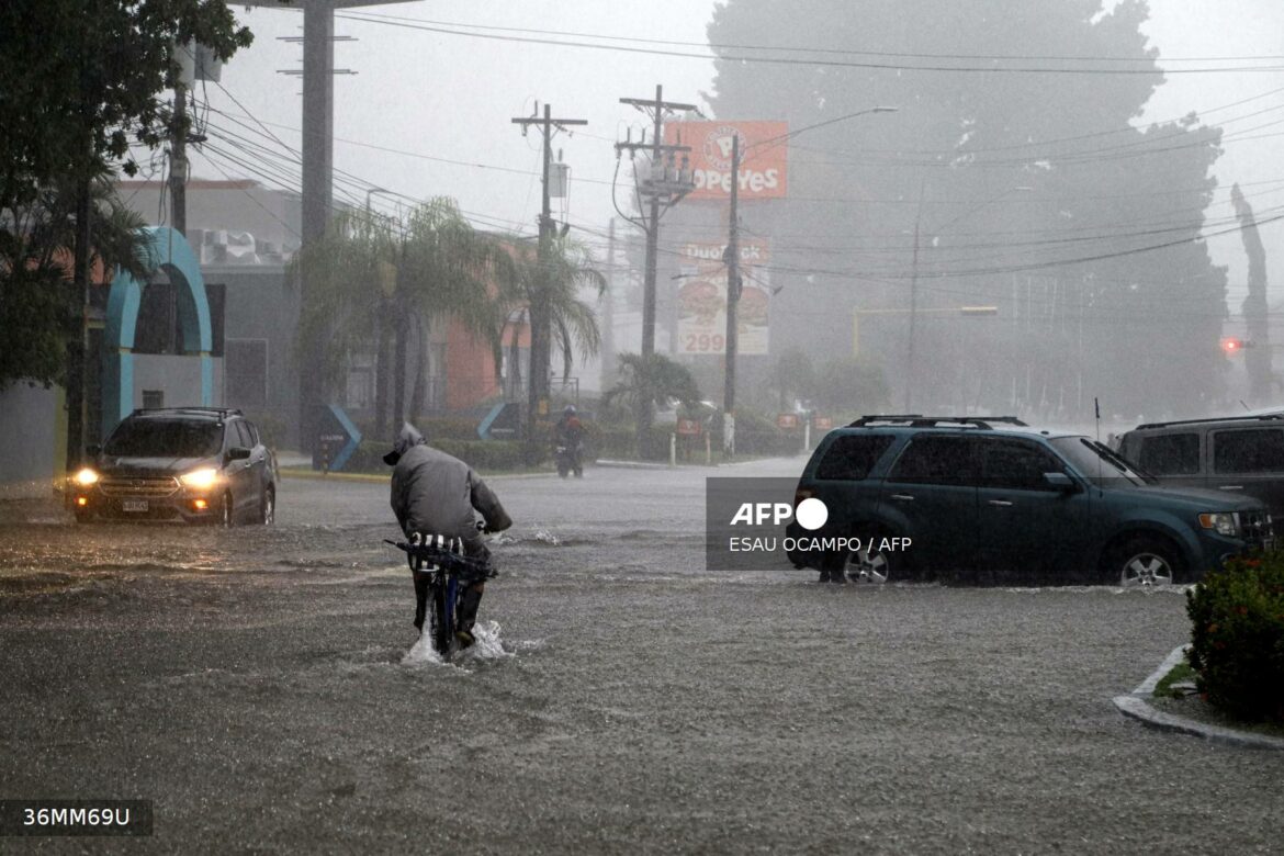 Sara deja un muerto y miles de afectados en Honduras y se dirige a Belice y Guatemala