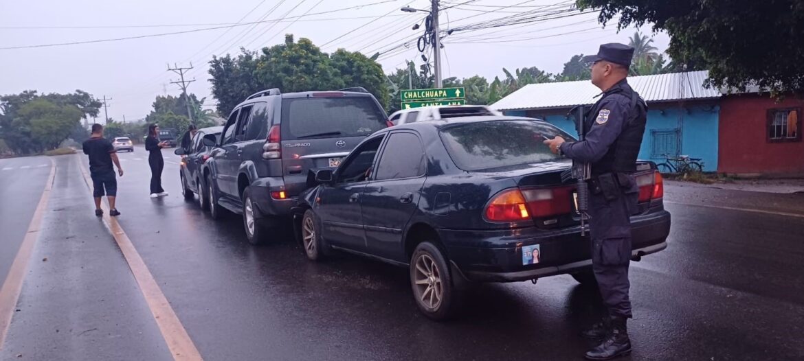 Cuatro heridos tras múltiple accidente vial, en carretera que conduce de Santa Ana hacia Ahuachapán