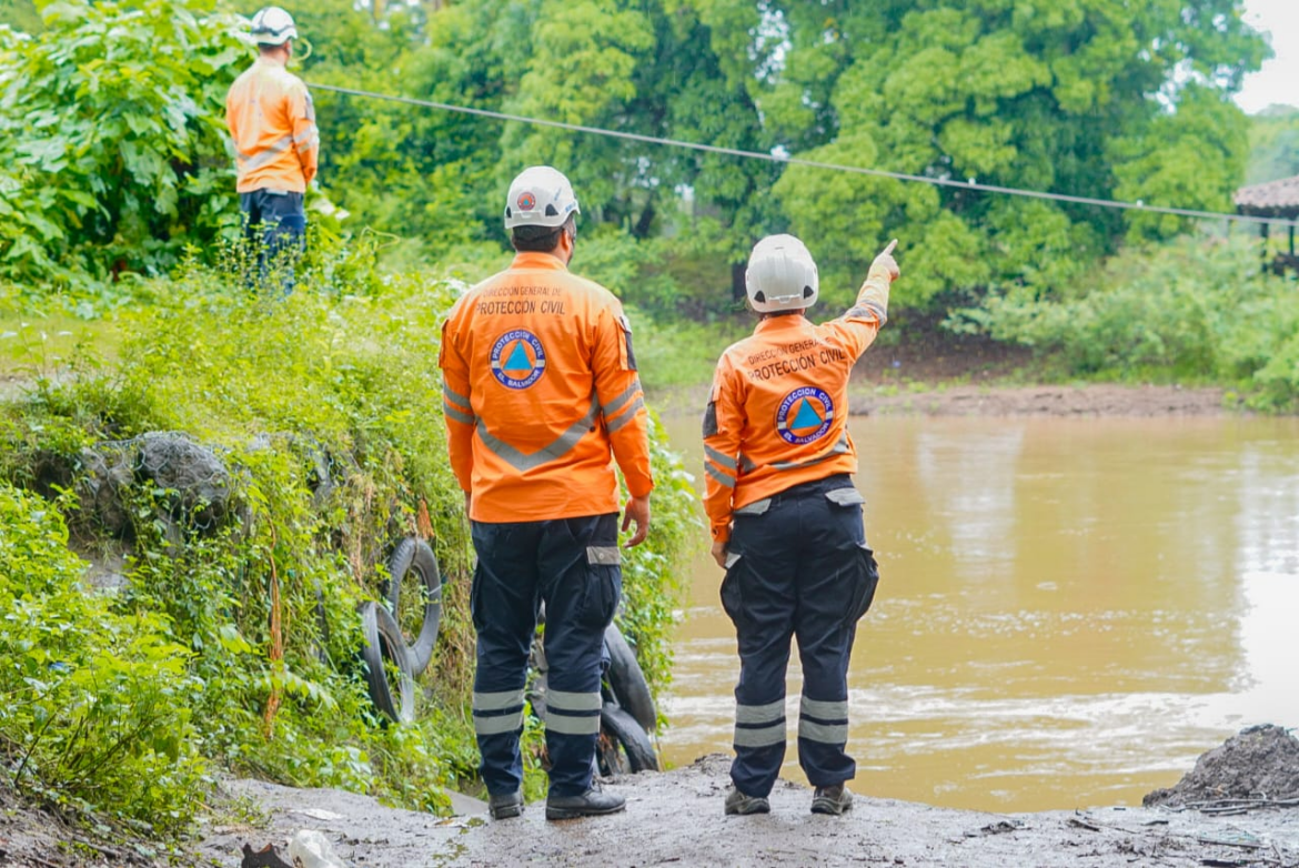 Emiten alerta naranja en AMSS, región costera y cadena montañosa y amarilla en el resto del país por remanentes de la depresión tropical Sara