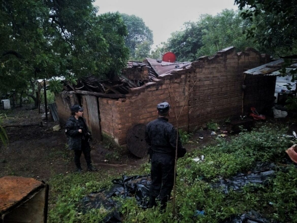 Una vivienda colapsó por las lluvias en el caserío El Carmen, en Ahuachapán