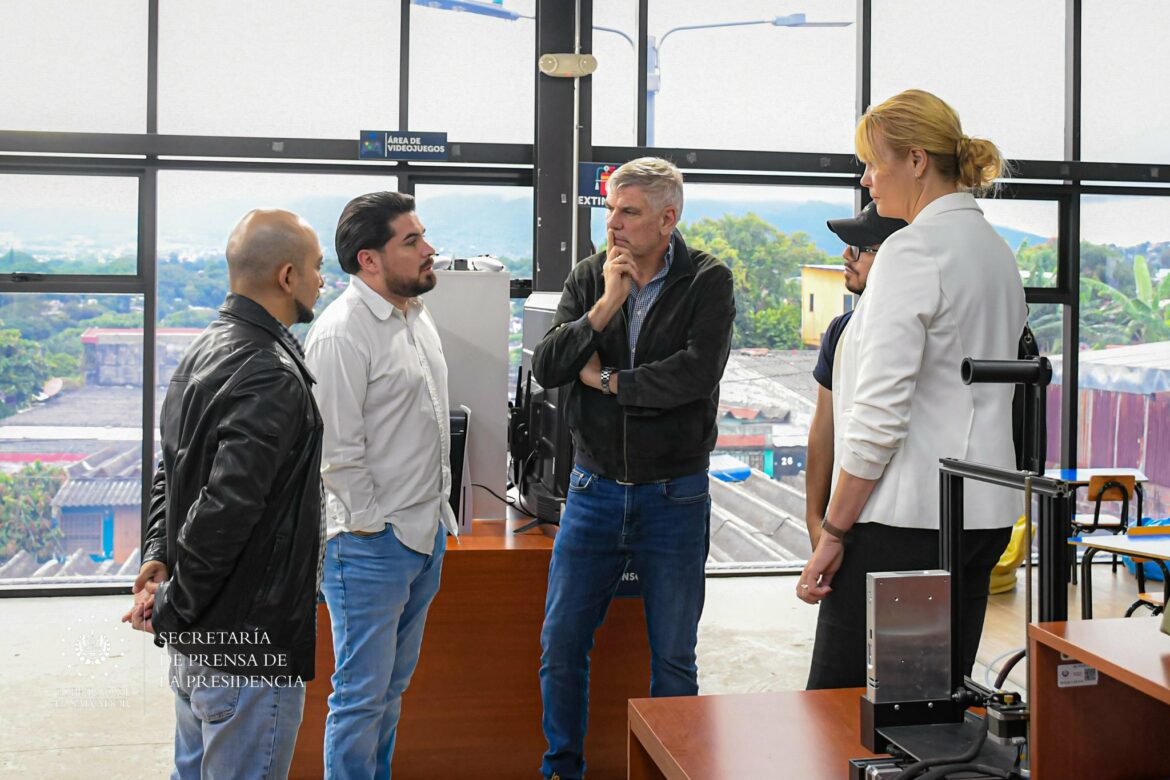 Vicepresidente del Parlamento de la Región Flamenca de Bélgica visitó el Centros Urbanos de Bienestar y Oportunidades de Mejicanos