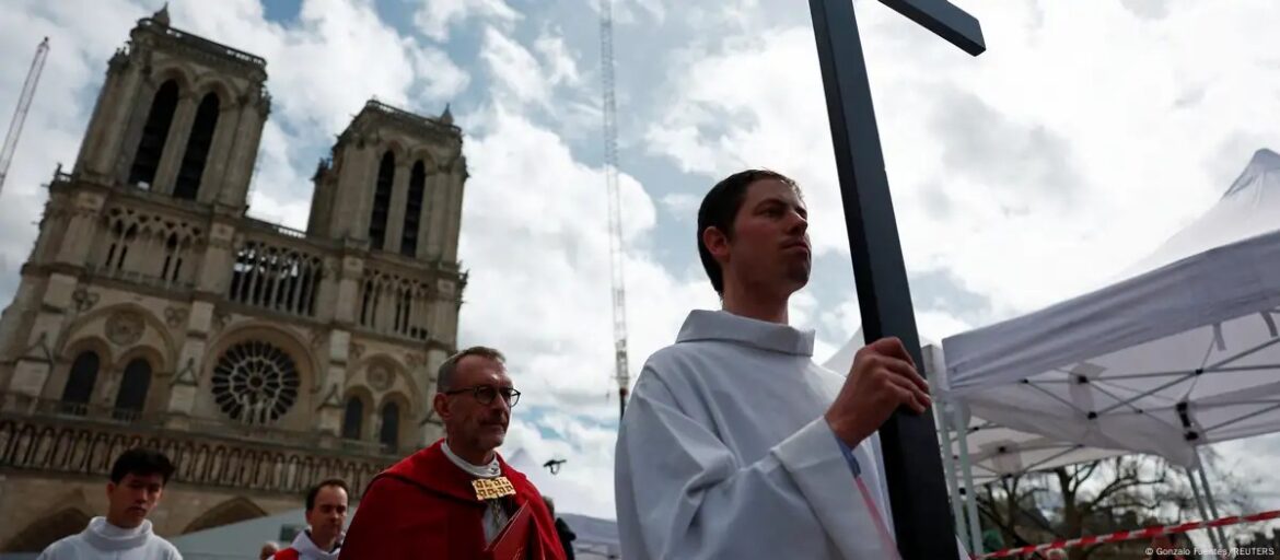 Iglesias de rojo para alertar de «persecución de cristianos»