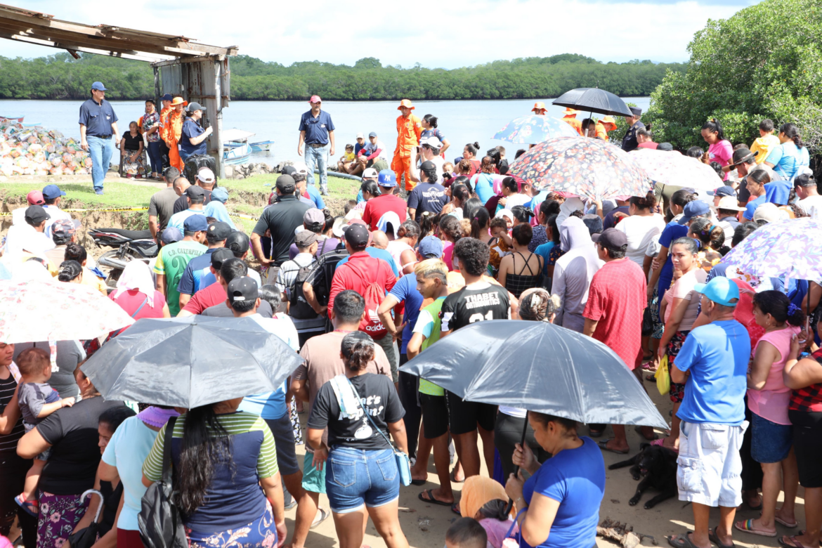 Ministerio de Trabajo y gobierno llevan ayuda humanitaria a miles de familias en Puerto Parada