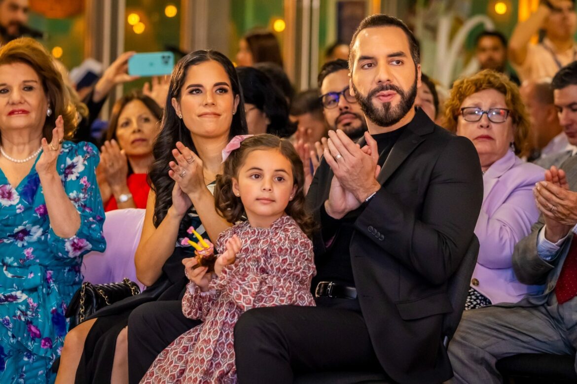 Familia presidencial participa en la presentación del libro “Carlos Argüello: Creador de sueños