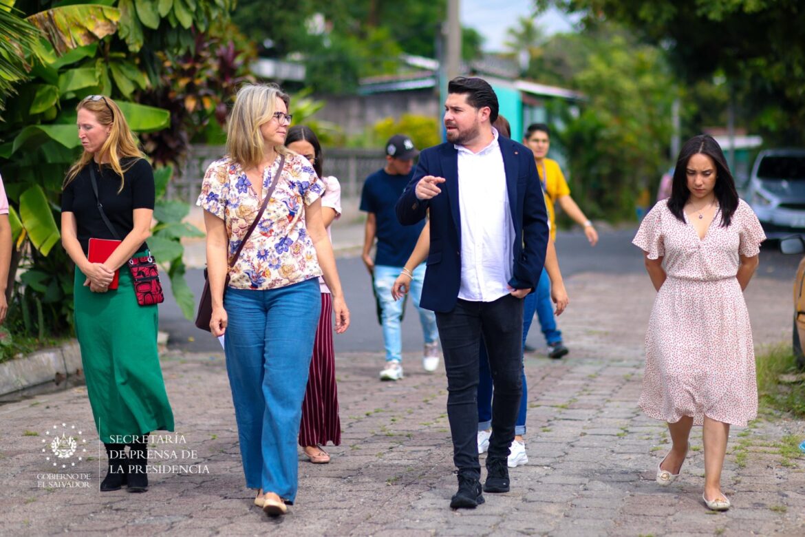 Embajadora del Reino de Noruega en México, concurrente para El Salvador visita CUBO del reparto Santa Lucía