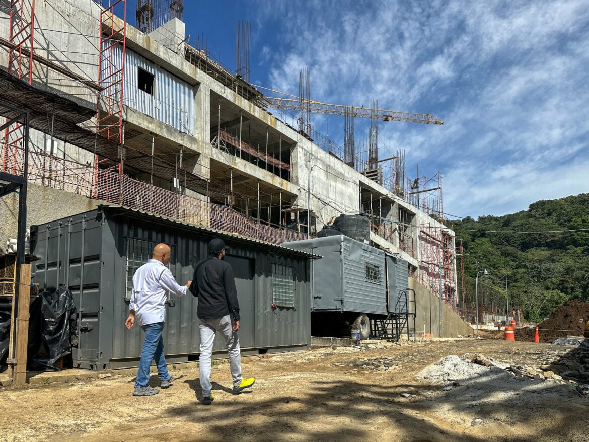 Supervisan proyectos de construcción en La Libertad Este
