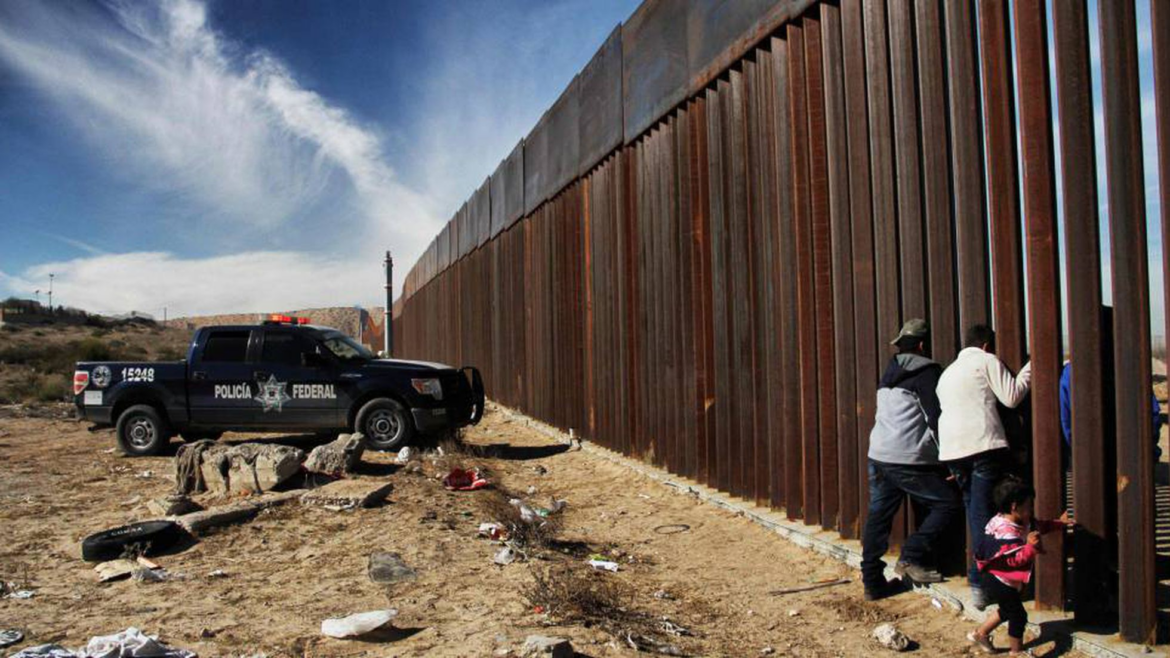 La expulsión de migrantes en EE.UU. podría costar caro a la economía