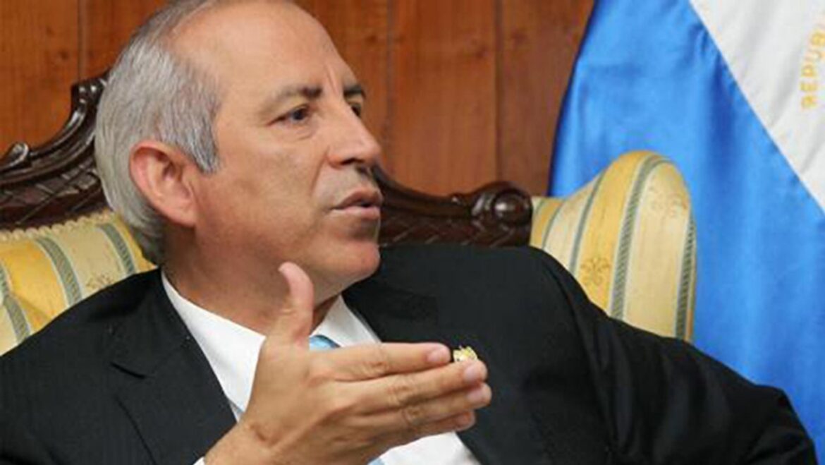 Sigfrido Reyes insiste en que es perseguido político y acusa a dos exmagistrados de la CSJ y a un grupo de derecha de iniciar esa supuesta persecución