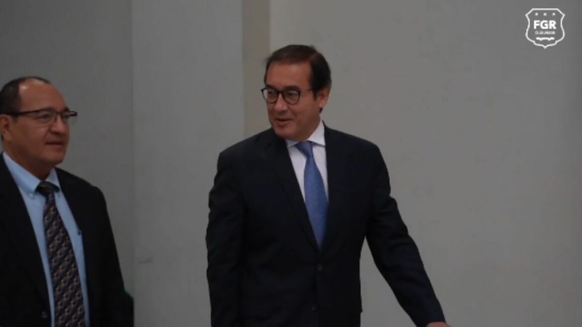 Instalan audiencia probatoria contra el exfiscal Luis Martínez: FGR solicita que restituya $71 mil al Estado