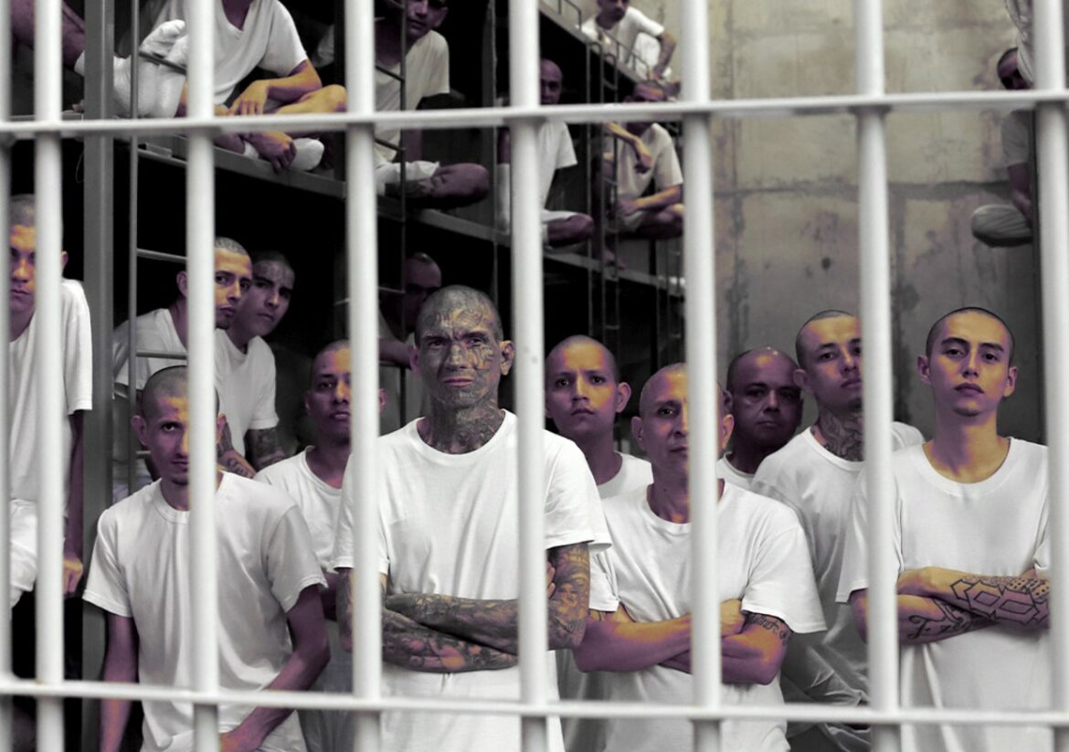 Condenan a más de 100 años de prisión a pandilleros acusados de múltiples homicidios