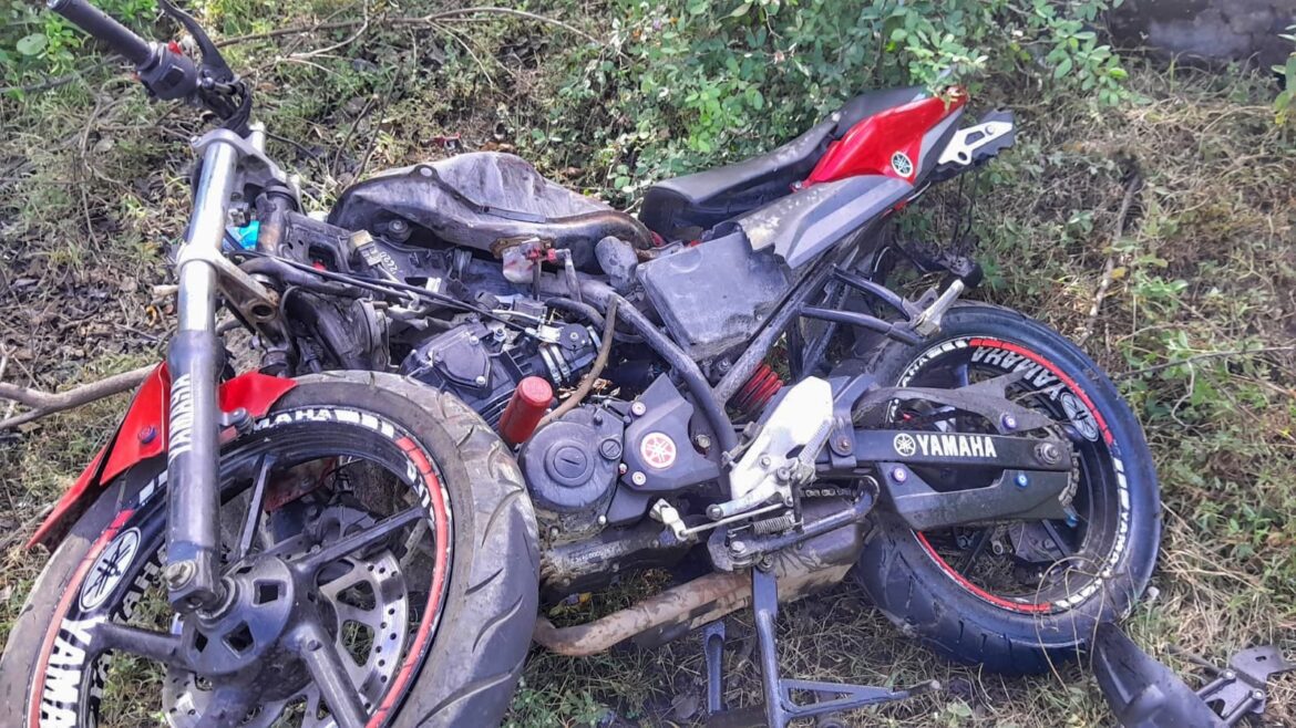 Motociclista muere tras ser impactado por una camioneta en San Vicente