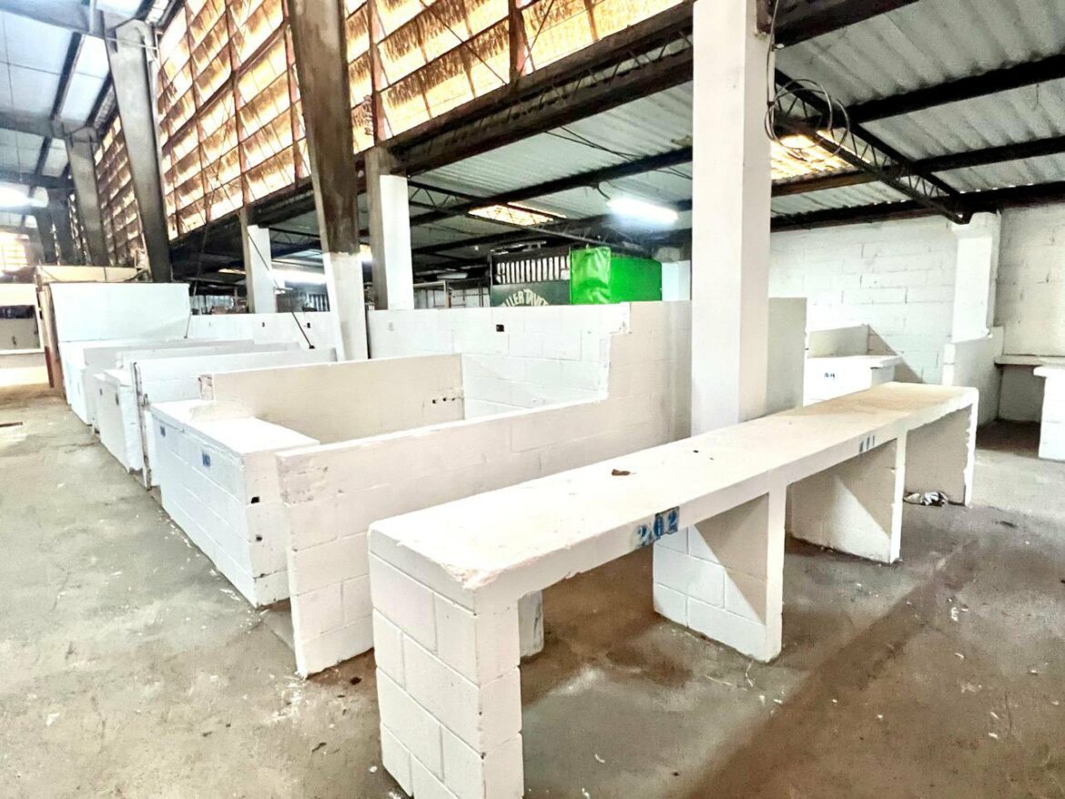 Alcaldía de San Salvador asegura que tiene 100 puestos de venta en el Mercado Central para los comerciantes de “La Placita de la Zacamil