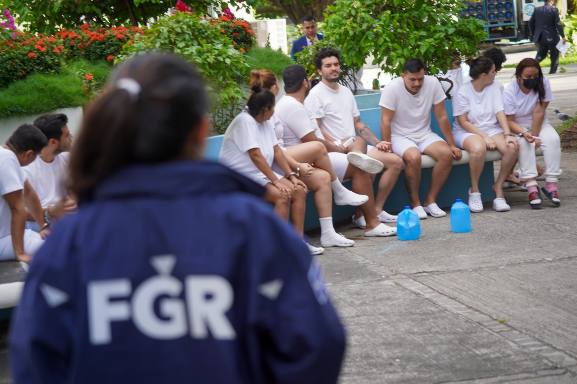 Piden que sigan en detención 19 sujetos acusados de estafar a 24 víctimas por $333 mil