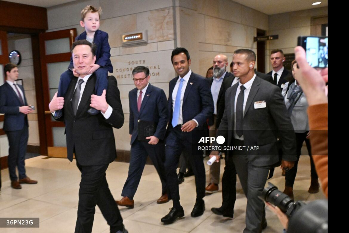 Musk se reúne con congresistas para discutir recortes de presupuesto en EEUU