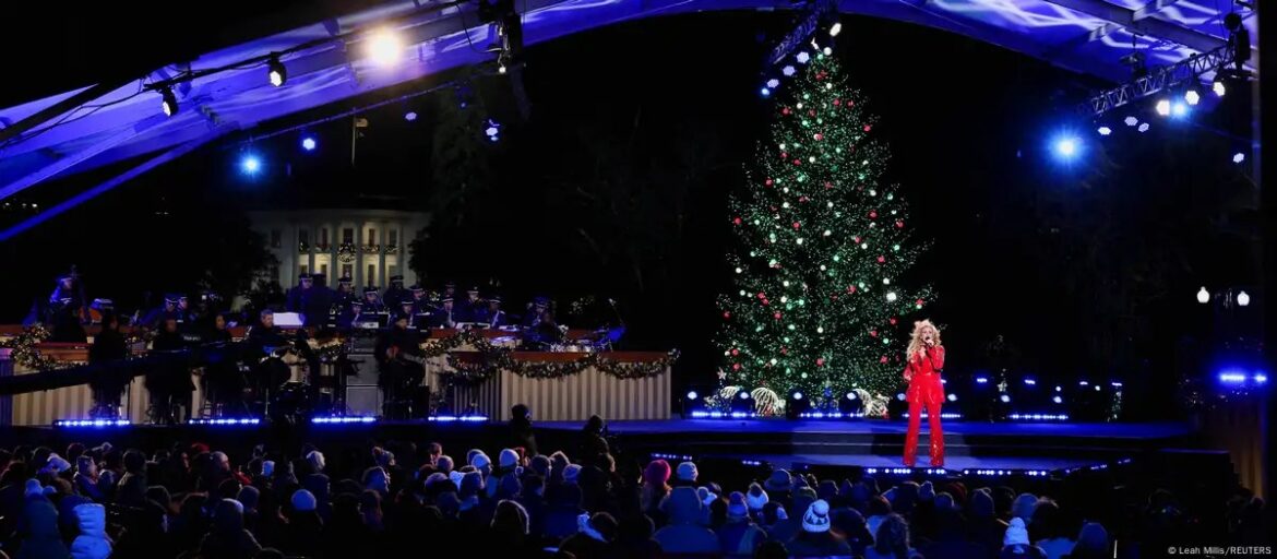 Biden enciende su último árbol de Navidad en la Casa Blanca