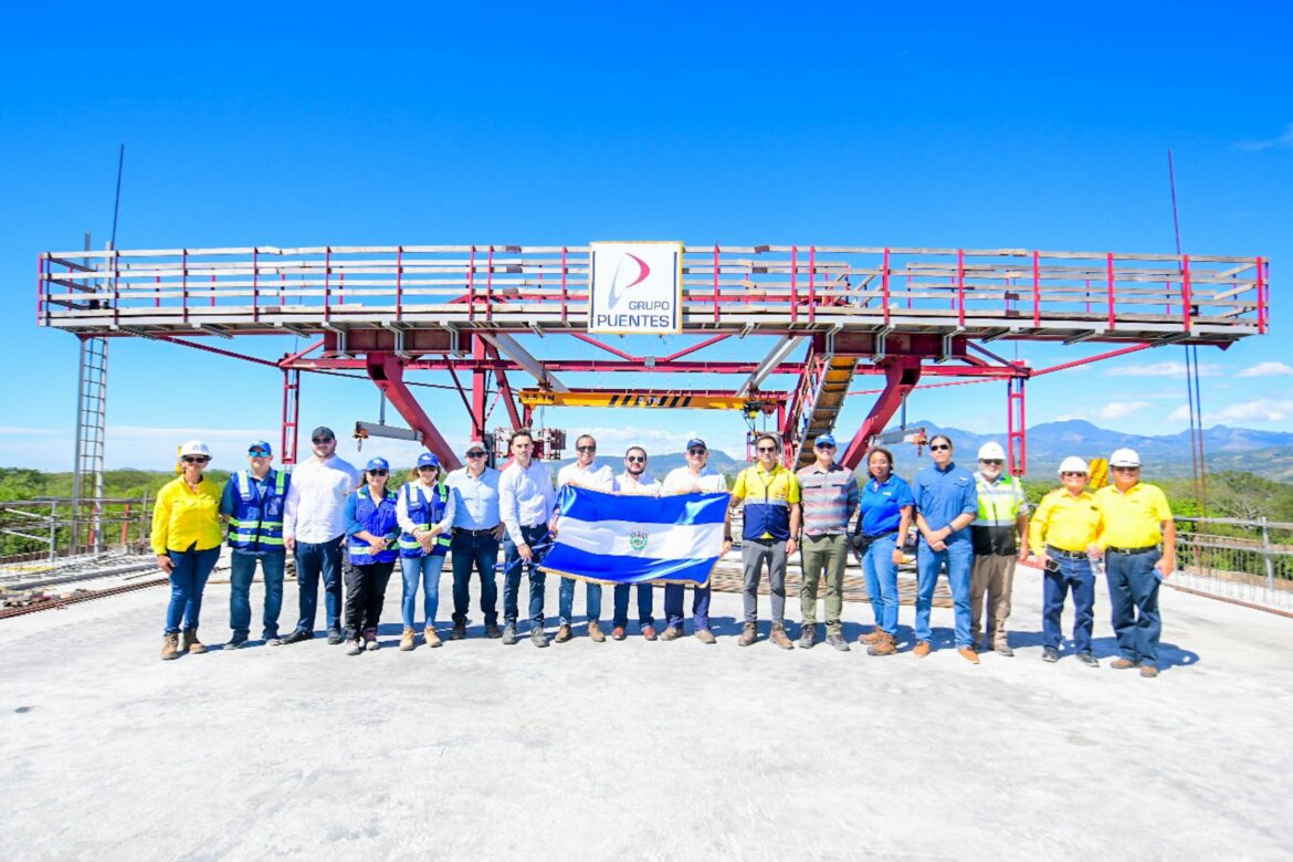MOPT y BCIE supervisan los avances de la construcción del puente en frontera La Hachadura