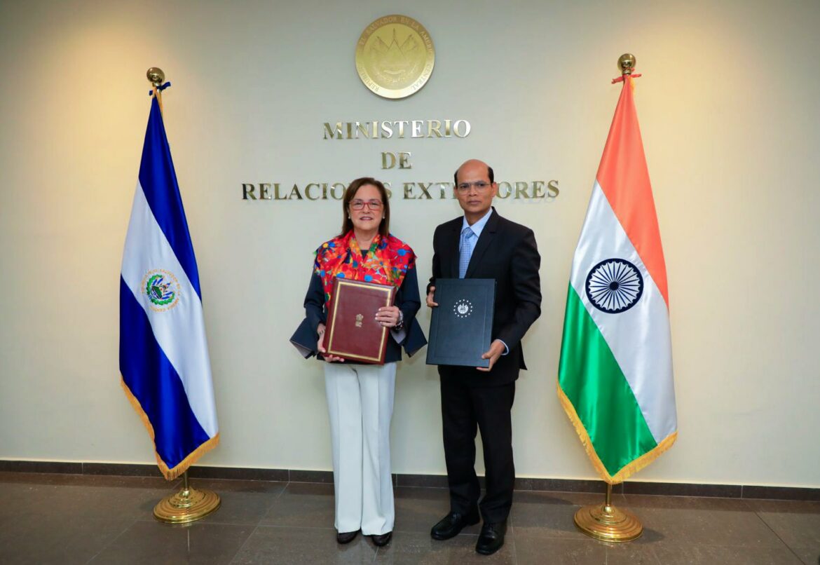 Gobierno firma acuerdo con la India para ejecutar 25 proyectos en el territorio salvadoreño