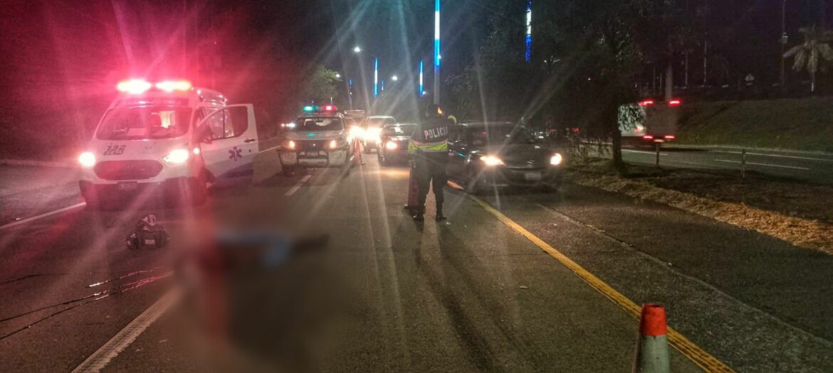 Hombre muere atropello sobre la autopista a Comalapa